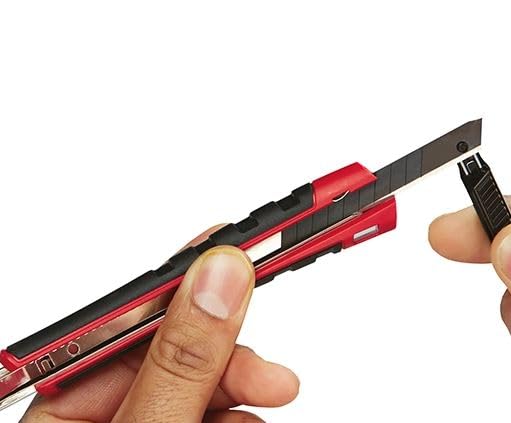 Milwaukee 48-22-1960 9mm Snap Knife Detail Cut