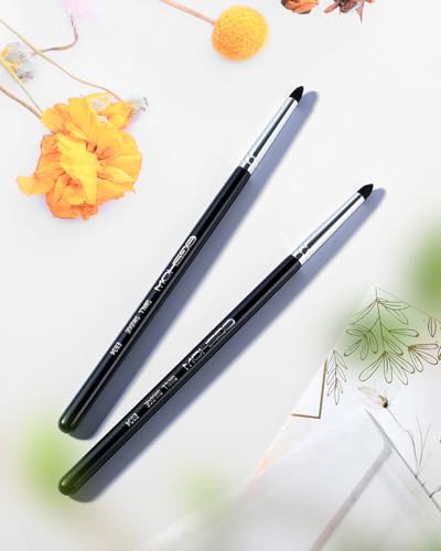 EIGSHOW Small Smudge Brush for Precise Eye Brightening and Under Eye Highlighting (E834) - color: E834